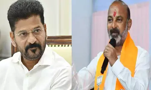 ఫీజు రీయింబర్స్‌మెంట్ బకాయిలు పెట్టి ఈవీ స్కూటర్ల హామీలా? సీఎంపై బండి ఫైర్