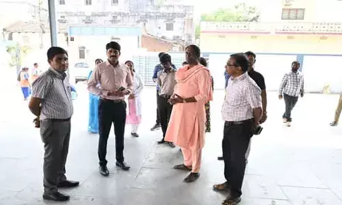 పెండింగ్ ఫైళ్లను త్వరగా పరిష్కరించాలి  :   కలెక్టర్ నారాయణరెడ్డి