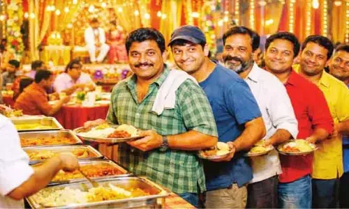 పిలువని పెళ్లికి వెళ్లారో జాగ్రత్త..!