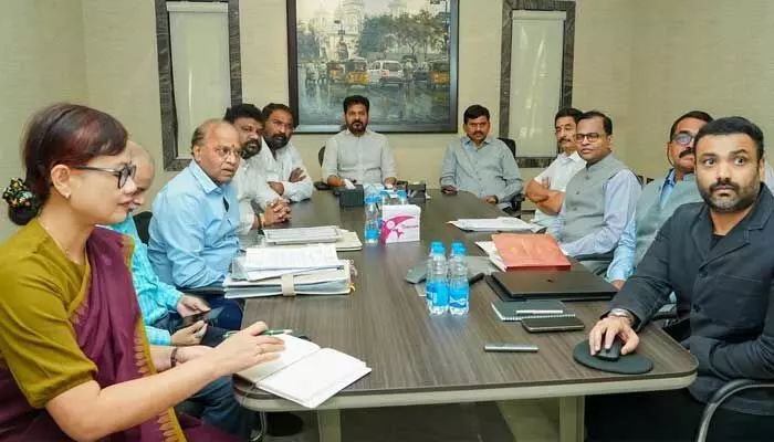 తెలంగాణ క్రీడాకారులకు గుడ్ న్యూస్.. స్పోర్ట్స్ రివ్యూలో రేవంత్ రెడ్డి కీలక ఆదేశాలు తెలంగాణ క్రీడాకారులకు గుడ్ న్యూస్.. స్పోర్ట్స్ రివ్యూలో రేవంత్ రెడ్డి కీలక ఆదేశాలు