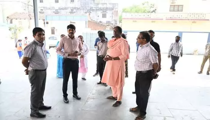 పెండింగ్ ఫైళ్లను త్వరగా పరిష్కరించాలి : కలెక్టర్ నారాయణరెడ్డి పెండింగ్ ఫైళ్లను త్వరగా పరిష్కరించాలి : కలెక్టర్ నారాయణరెడ్డి