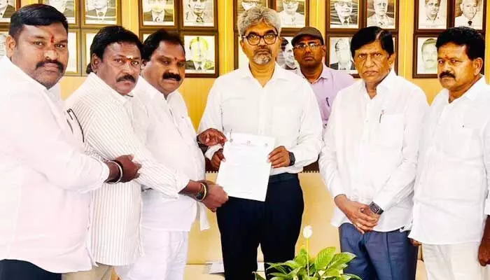 Vinod Kumar: ఫుట్ ఓవర్ బ్రిడ్జిలను నిర్మించాలి Vinod Kumar: ఫుట్ ఓవర్ బ్రిడ్జిలను నిర్మించాలి