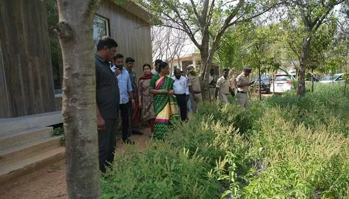 అనన్య రిసార్ట్లో మంత్రి కొండా సురేఖ ఆకస్మిక తనిఖీ అనన్య రిసార్ట్లో మంత్రి కొండా సురేఖ ఆకస్మిక తనిఖీ