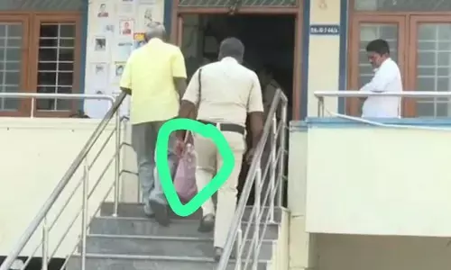 BREAKING: తిరుపతి అలిపిరి వద్ద భారీగా నగదు పట్టివేత.. పోలీసుల అదుపులో వ్యక్తి