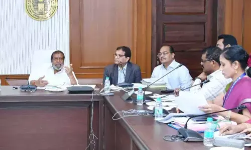 ప్రైవేటు ఆస్పత్రుల్లో చికిత్సల ధరలపై మంత్రి ఆగ్రహం