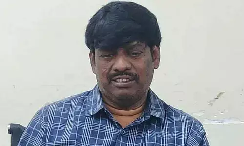 ఏసీబీ వలలో మూసాపేట్​ సర్కిల్​ సీఓ మురళి