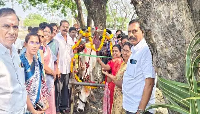 పశువులకు గాలికుంటు టీకాలు వేయించాలి : మున్సిపల్ చైర్ పర్సన్ వీసారపు ప్రగతి శ్రీపాల్ రెడ్డి పశువులకు గాలికుంటు టీకాలు వేయించాలి : మున్సిపల్ చైర్ పర్సన్ వీసారపు ప్రగతి శ్రీపాల్ రెడ్డి