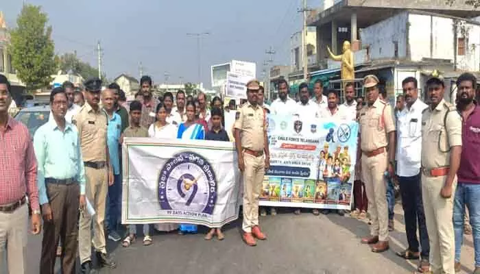 మత్తుకు బానిస అయితే జీవితం అంధకారమే : ఈగల్ ఫోర్స్ సీఐ శ్రీకాంత్ మత్తుకు బానిస అయితే జీవితం అంధకారమే : ఈగల్ ఫోర్స్ సీఐ శ్రీకాంత్