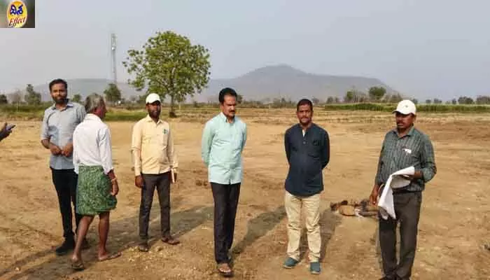 దిశ కథనానికి స్పందన.. నాయకుని కుంటను సందర్శించిన అధికారులు దిశ కథనానికి స్పందన.. నాయకుని కుంటను సందర్శించిన అధికారులు