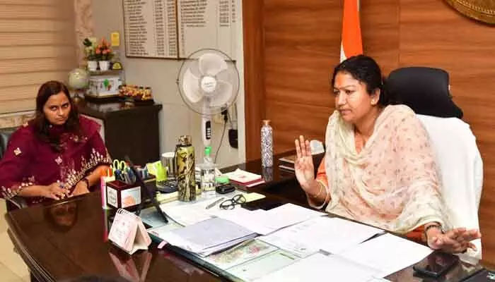 ప్రజాపాలన, ప్రభుత్వ పథకాలపై ప్రజా ప్రతినిధులకు అవగాహన కల్పించాలి : కలెక్టర్ చిత్రా మిశ్రా ప్రజాపాలన, ప్రభుత్వ పథకాలపై ప్రజా ప్రతినిధులకు అవగాహన కల్పించాలి : కలెక్టర్ చిత్రా మిశ్రా