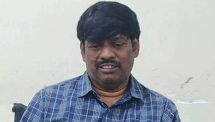 ఏసీబీ వలలో మూసాపేట్ సర్కిల్ సీఓ మురళి ఏసీబీ వలలో మూసాపేట్ సర్కిల్ సీఓ మురళి