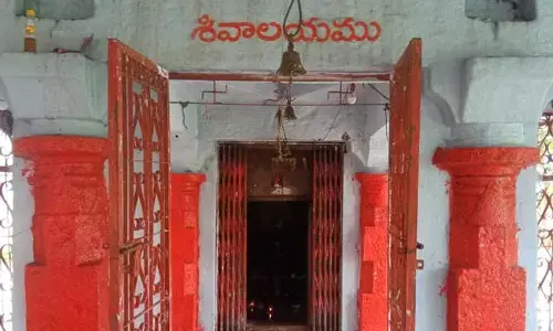 హుండీ డబ్బులు మాయం: అడ్డంగా దొరికిన ఈవో, ఇద్దరు అర్చకులు