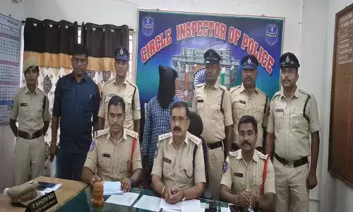 చిట్టీల ముసుగులో రూ.5 కోట్ల మోసం