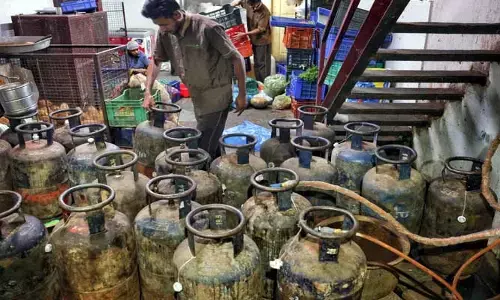 LPG కొరత.. 2 రోజుల్లో రూ. 20 కోట్ల నష్టం