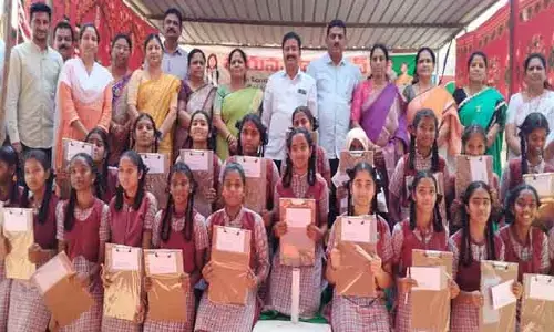 ప్రభుత్వ పాఠ‌శాల విద్యార్థుల‌కు  జయన్న ఫౌండేషన్ భరోసా