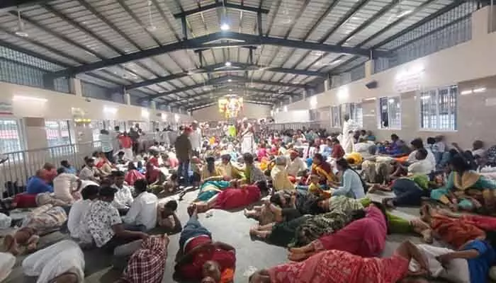 తిరుమల కంపార్టుమెంట్లు ఆల్మోస్ట్ ఫుల్... దర్శన సమయాలపై టీటీడీ ట్విస్ట్ తిరుమల కంపార్టుమెంట్లు ఆల్మోస్ట్ ఫుల్... దర్శన సమయాలపై టీటీడీ ట్విస్ట్