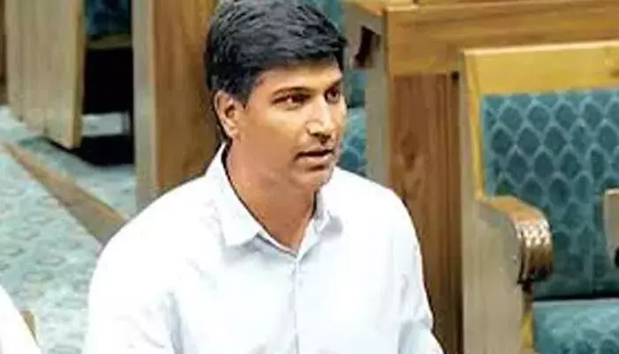 ‘తెలంగాణను కించపరచలేదు’ - టీడీపీ ఎంపీ లావు శ్రీకృష్ణదేవరాయలు క్లారిటీ ‘తెలంగాణను కించపరచలేదు’ - టీడీపీ ఎంపీ లావు శ్రీకృష్ణదేవరాయలు క్లారిటీ