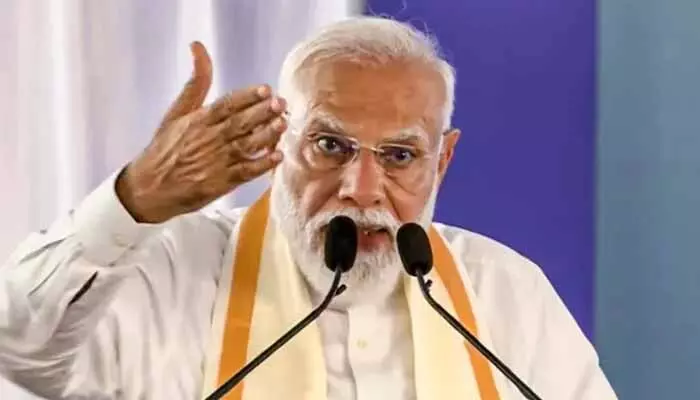 యుద్ధం పేరుతో కాంగ్రెస్ నన్ను దూషిస్తోంది.. ప్రధాని నరేంద్ర మోడీ ఫైర్ యుద్ధం పేరుతో కాంగ్రెస్ నన్ను దూషిస్తోంది.. ప్రధాని నరేంద్ర మోడీ ఫైర్
