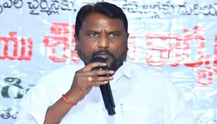 సీఎం ఆదేశాలను అధికారులు తూచ తప్పకుండా అమలు చేయాలి : మంత్రి అడ్లూరి లక్ష్మణ్ కుమార్ సీఎం ఆదేశాలను అధికారులు తూచ తప్పకుండా అమలు చేయాలి : మంత్రి అడ్లూరి లక్ష్మణ్ కుమార్