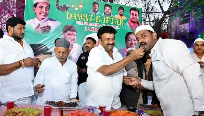 ముస్లింలను ఓటు బ్యాంకులా చూస్తున్న కాంగ్రెస్ : తలసాని శ్రీనివాస్ ముస్లింలను ఓటు బ్యాంకులా చూస్తున్న కాంగ్రెస్ : తలసాని శ్రీనివాస్