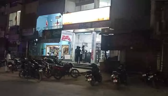 అచ్చంపేటలో వైన్ షాపుల ఇష్టారాజ్యం! అచ్చంపేటలో వైన్ షాపుల ఇష్టారాజ్యం!