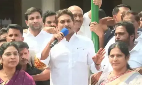 జగన్ ఒక్కడే కాదు.. కోట్లాది కార్యకర్తల పార్టీ వైసీపీ : ఆవిర్భావ వేడుకల్లో జగన్ కీలక వ్యాఖ్యలు