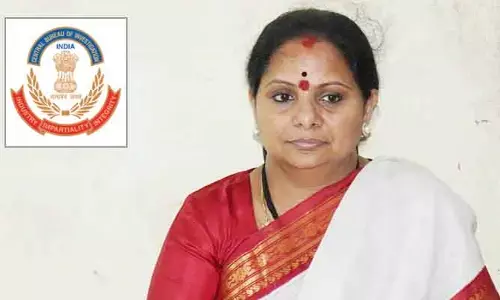 మళ్లీ తెరపైకి లిక్కర్ కేసు.. కవితకు నోటీసులు ఇచ్చిన CBI అధికారులు
