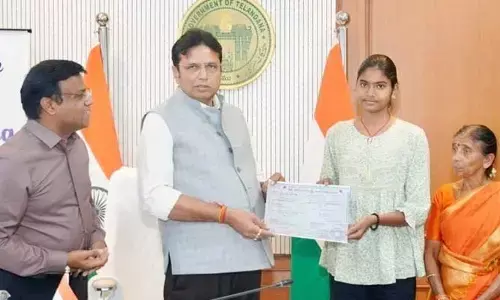 TG: మరణించిన ఉద్యోగి పిల్లలకు ఆర్థిక సాయం