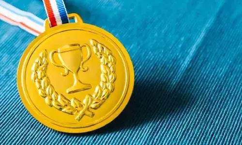 పిజ్జా సర్వర్‌‌‌కు గోల్డ్ మెడల్ !