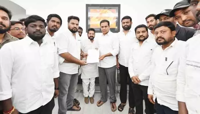 కేటీఆర్ను కలిసిన లైసెన్స్డ్ సర్వేయర్లు.. కీలక అభ్యర్థన కేటీఆర్ను కలిసిన లైసెన్స్డ్ సర్వేయర్లు.. కీలక అభ్యర్థన