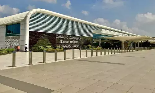 Airport: విజయవాడ అంతర్జాతీయ విమానాశ్రయాన్ని కమ్మేసిన పొగమంచు