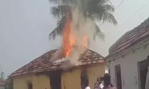 పెంకుటిల్లు దగ్ధం.. కాలి ముద్దులైన బంగారం, వెండి
