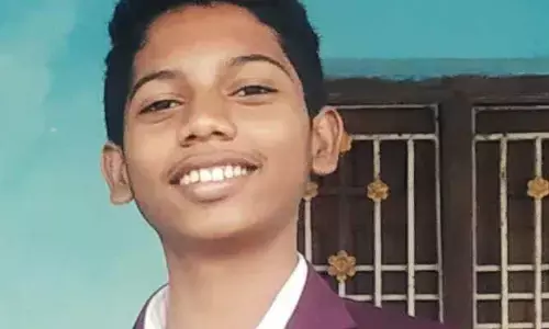 శ్రీ చైతన్య విద్యార్థి ఉరి వేసుకుని మృతి