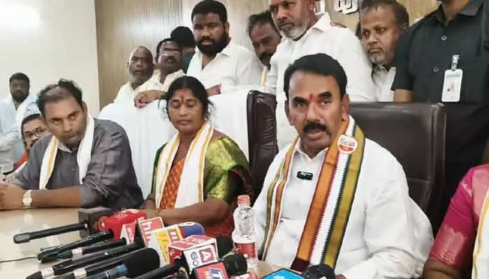 రాష్ట్రంలో మళ్లీ సారా మొదలవుతుందా..? రాష్ట్రంలో మళ్లీ సారా మొదలవుతుందా..?