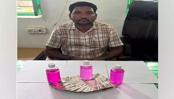 లంచం తీసుకుంటూ ఏసీబీకి చిక్కిన పంచాయతీ కార్యదర్శి...! లంచం తీసుకుంటూ ఏసీబీకి చిక్కిన పంచాయతీ కార్యదర్శి...!