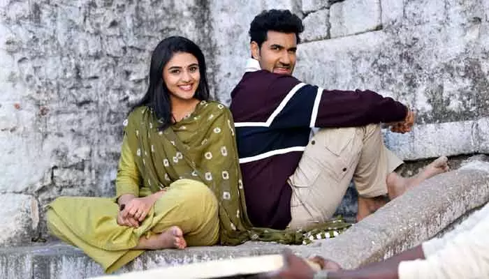 Niharika's Raakasa Movie: 'Pade Pade' Melody Song Goes Viral | Youthful Love Story