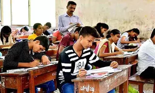 రాష్ట్రవ్యాప్తంగా పది పరీక్షలు ప్రారంభం.. ఒక్క నిమిషం ఆలస్యమైనా నో ఎంట్రీ