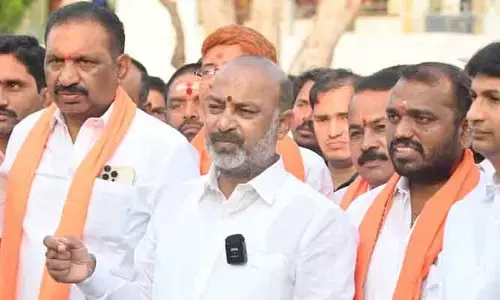ఆ మూడు పార్టీలు కలిసినా గ్రేటర్‌లో గెలవరు.. బండి సంజయ్ సెన్సేషనల్ కామెంట్స్