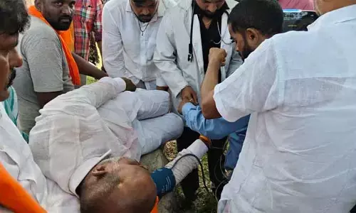బండి సంజయ్ పాదయాత్రలో తేనెటీగల దాడి