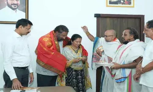 మంత్రి వాకిటి శ్రీహ‌రికి భద్రాచ‌లం నుంచి ఆహ్వానం