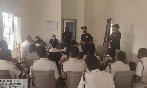 ఫారెస్ట్ అధికారుల‌కు అవ‌గాహ‌న