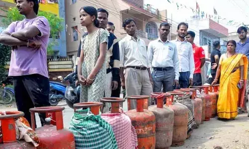 వంట గ్యాస్ సంక్షోభంపై కేంద్రం కీలక ప్రకటన