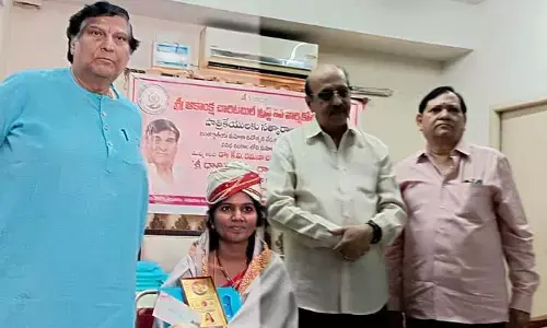 HYD: మహిళా జర్నలిస్టులకు ఘన సత్కారం