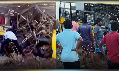 ప్రైవేట్ కాలేజీ బస్సును ఢీకొట్టిన రైలు.. 20 మంది విద్యార్థులకు తీవ్రగాయాలు