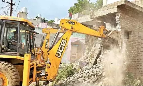కూలే కాలం