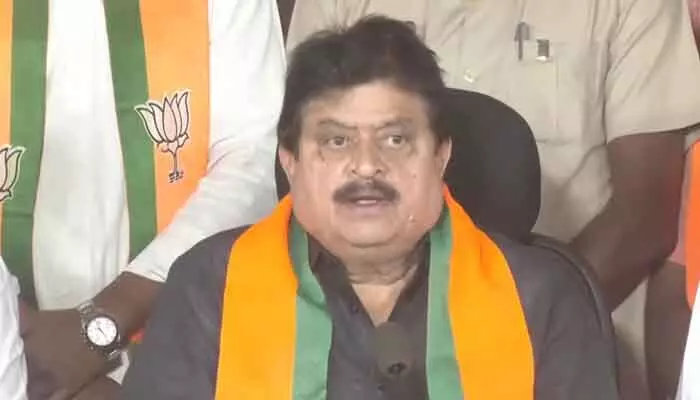 గ్యాస్ సంక్షోభం వెనుక ‘కృత్రిమ’ కుట్ర.. బీజేపీ స్టేట్ చీఫ్ రామచందర్ రావు గ్యాస్ సంక్షోభం వెనుక ‘కృత్రిమ’ కుట్ర.. బీజేపీ స్టేట్ చీఫ్ రామచందర్ రావు
