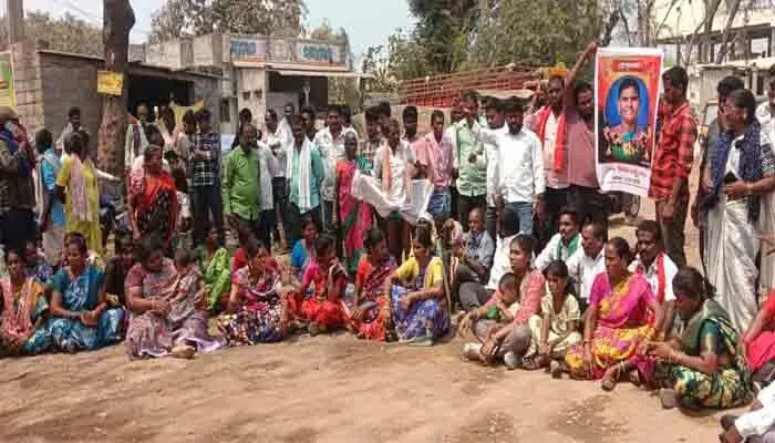 మహిళ మృతి కారకులపై చర్యలు తీసుకోవాలి మహిళ మృతి కారకులపై చర్యలు తీసుకోవాలి