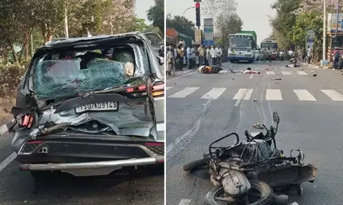 గాజువాకలో ఘోర ప్రమాదం : ఆగి ఉన్న వాహనాలపైకి దూసుకెళ్లిన లారీ, ఇద్దరు దుర్మరణం