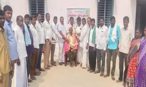 గ్రామాభివృద్ధిలో కార్మికుల సేవ‌లు అమూల్య‌మైన‌వి : కాంగ్రెస్  మండల అధ్యక్షుడు రవీందర్ రెడ్డి