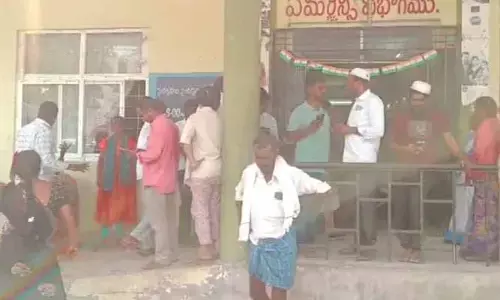 TG: ఘోర రోడ్డు ప్రమాదం..  స్పాట్‍లో ముగ్గురు మృతి